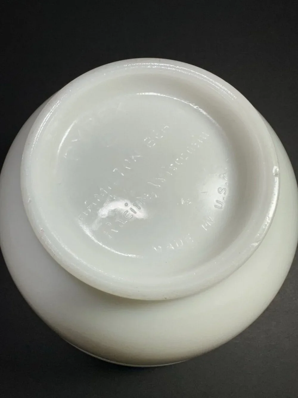 PYREX White Milk Glass Hamilton Beach Ribbed Mixing Bowl #4 W/Spout 1 QT